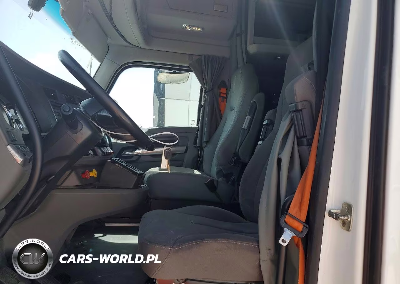 2018 Kenworth T680 Semi Truck VIN:1XKYD49XXJJ193238 - 7