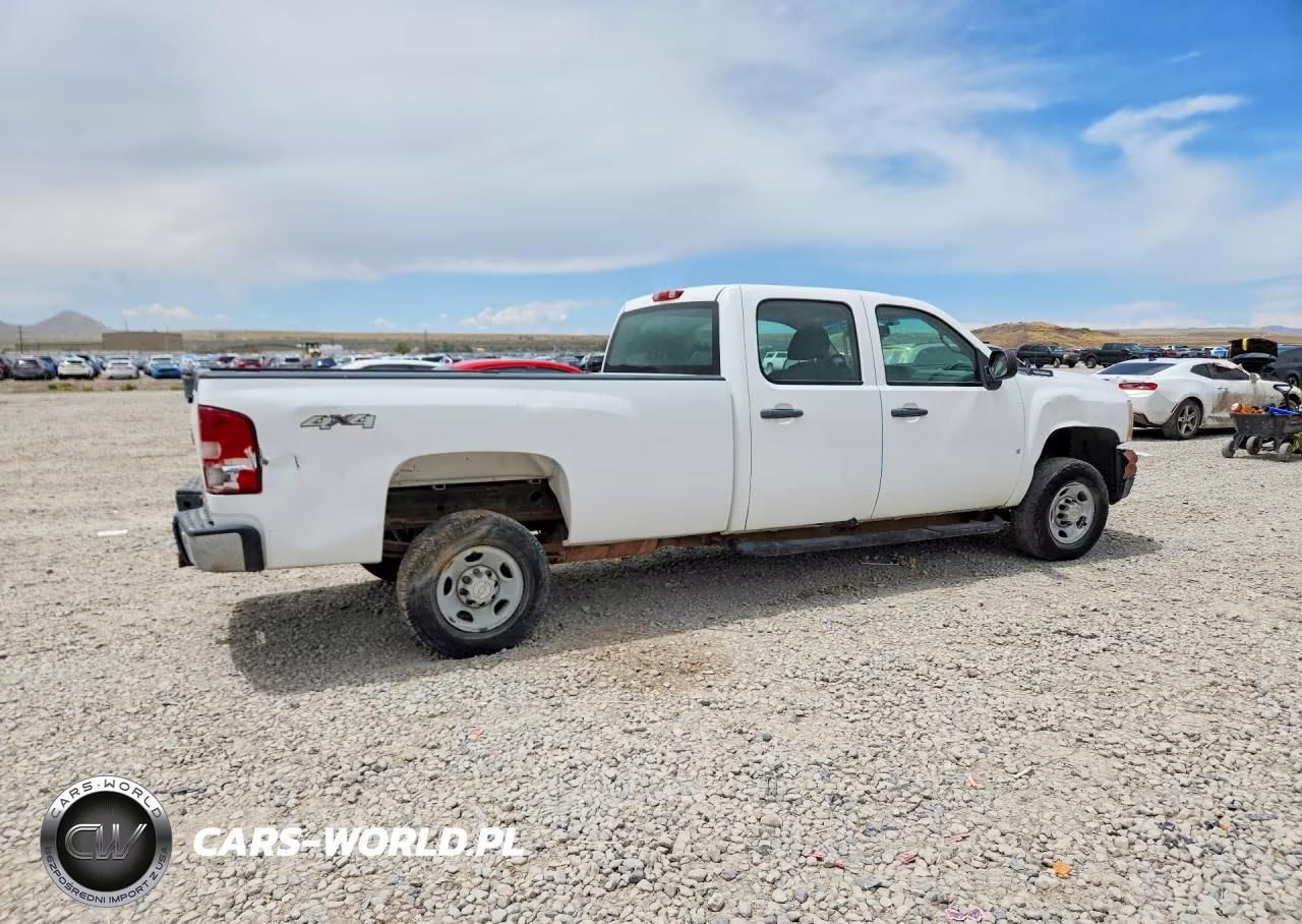 2008 Chevrolet Silverado K2500 Heavy Duty VIN:1GCHK23K78F185551 - 3