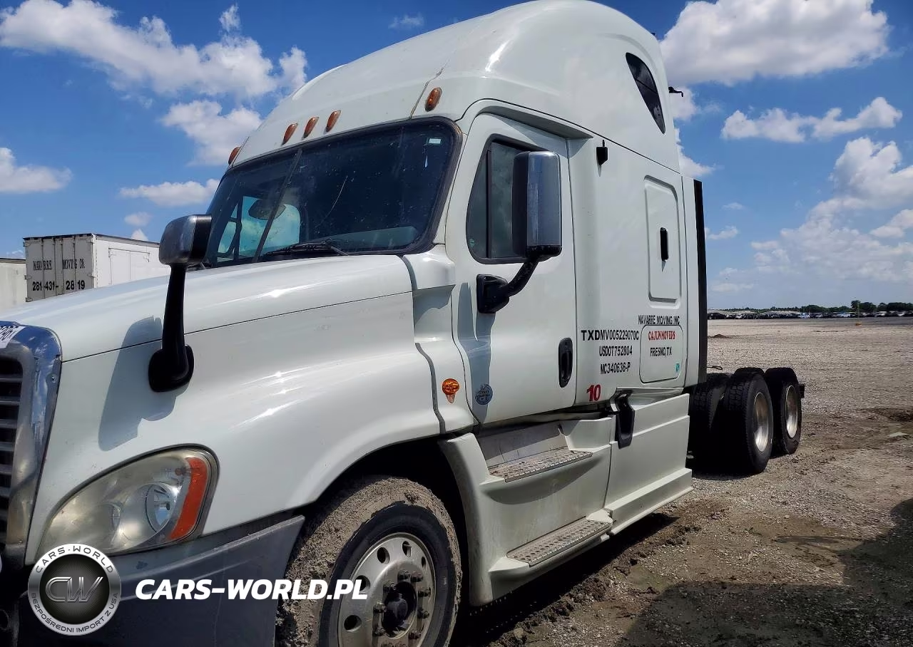 2013 Freightliner Cascadia Semi Truck