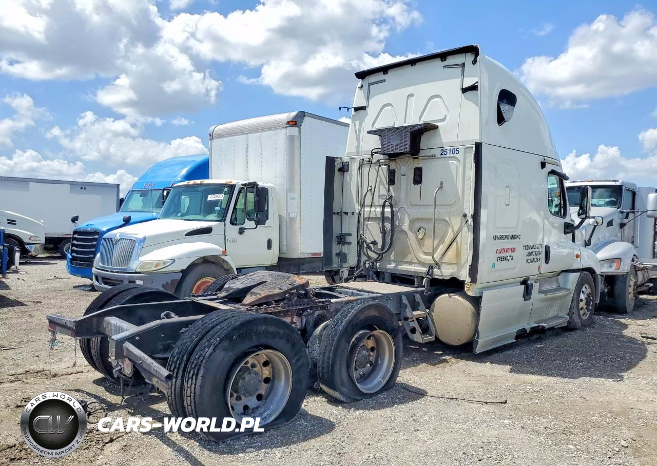 2013 Freightliner Cascadia Semi Truck VIN:1FUJGLBG8DLFH5244 - 3