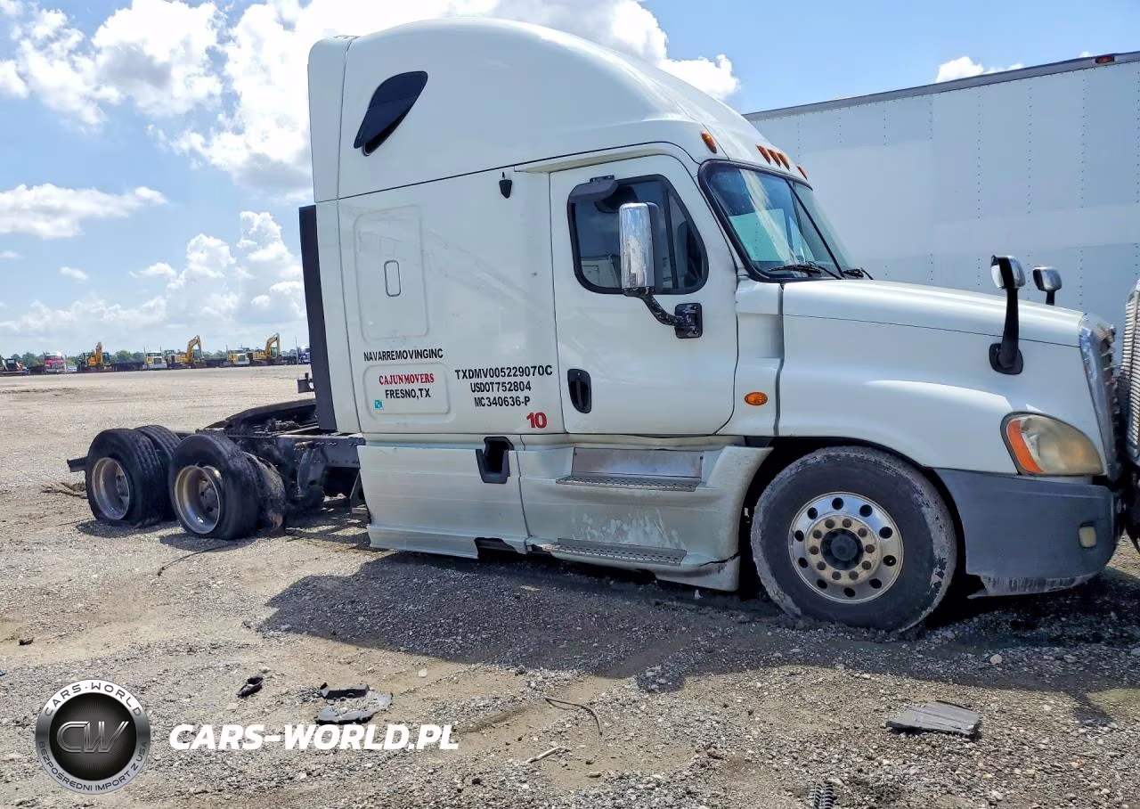 2013 Freightliner Cascadia Semi Truck VIN:1FUJGLBG8DLFH5244 - 4