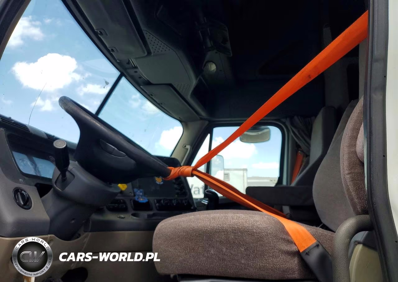 2013 Freightliner Cascadia Semi Truck VIN:1FUJGLBG8DLFH5244 - 7