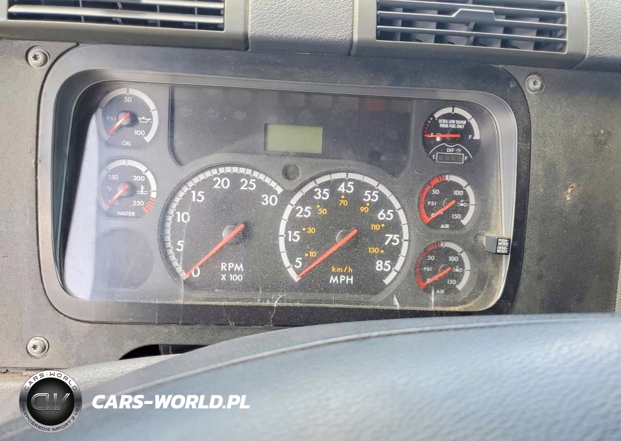 2013 Freightliner Cascadia Semi Truck VIN:1FUJGLBG8DLFH5244 - 9