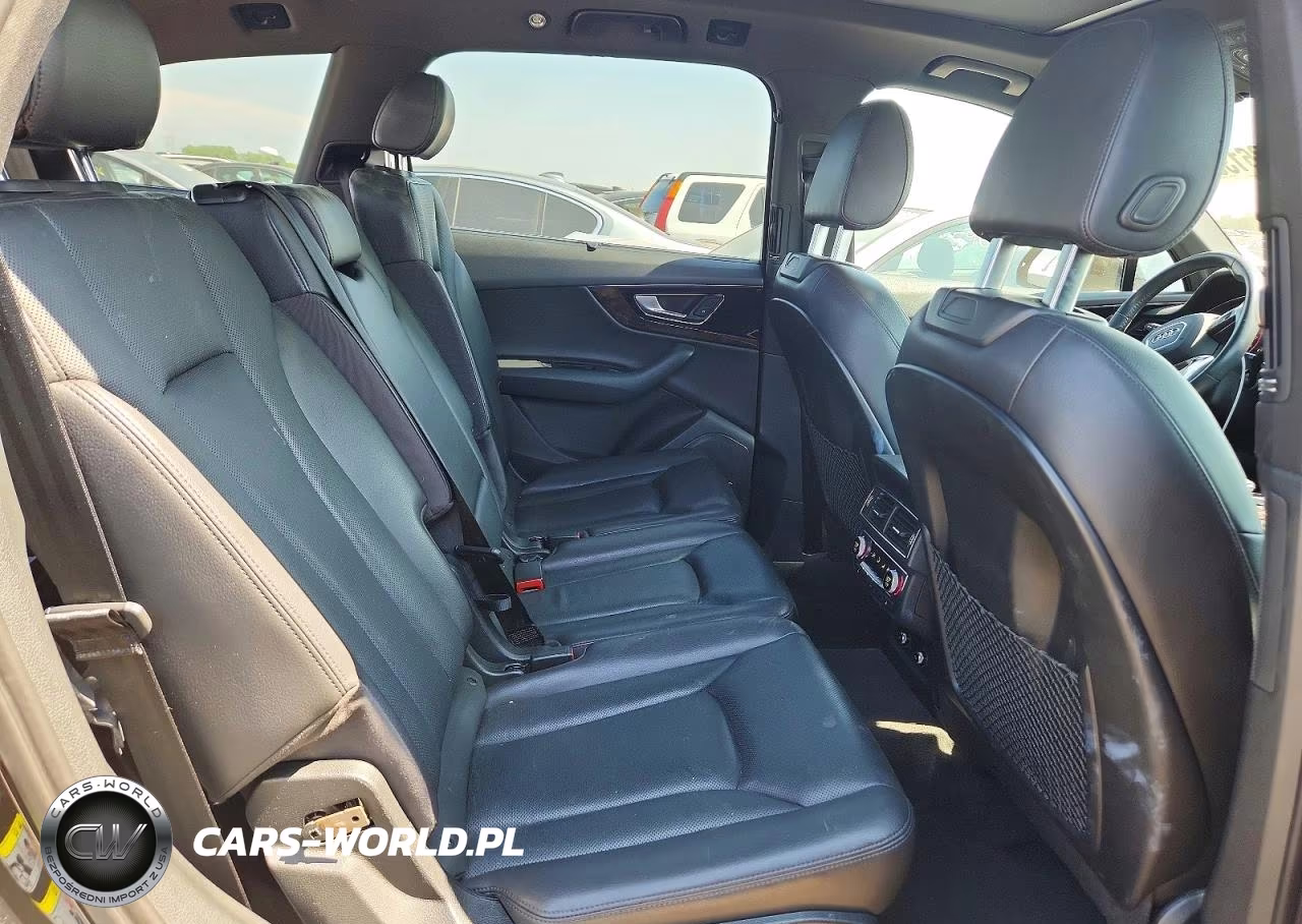 2018 Audi Q7 Prestige VIN:WA1VAAF76JD020819 - 10