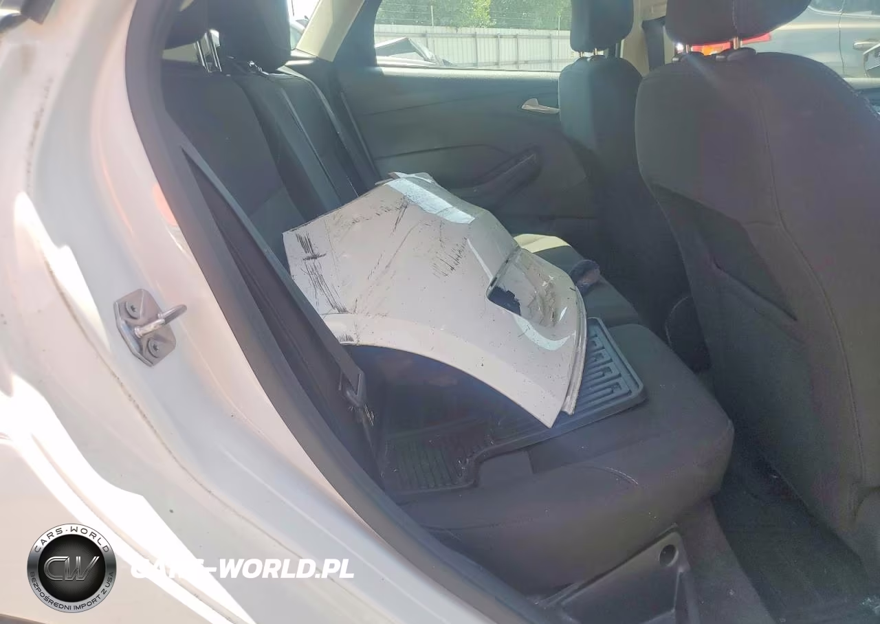 2018 Ford Focus Se VIN:1FADP3K22JL276974 - 10