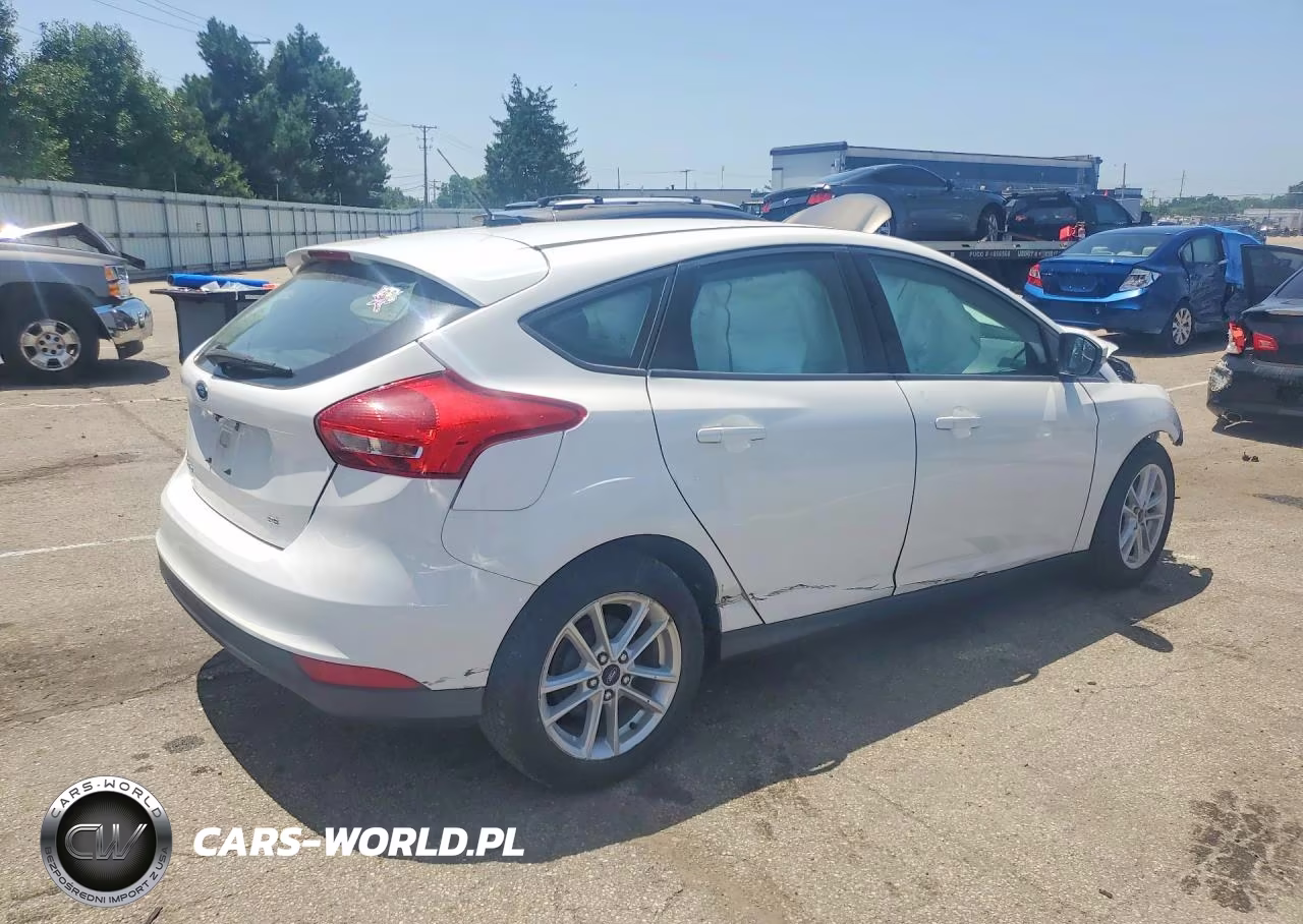 2018 Ford Focus Se VIN:1FADP3K22JL276974 - 3