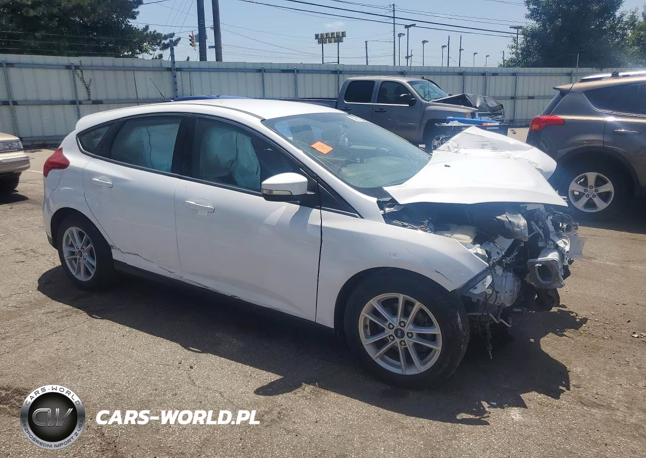 2018 Ford Focus Se VIN:1FADP3K22JL276974 - 4
