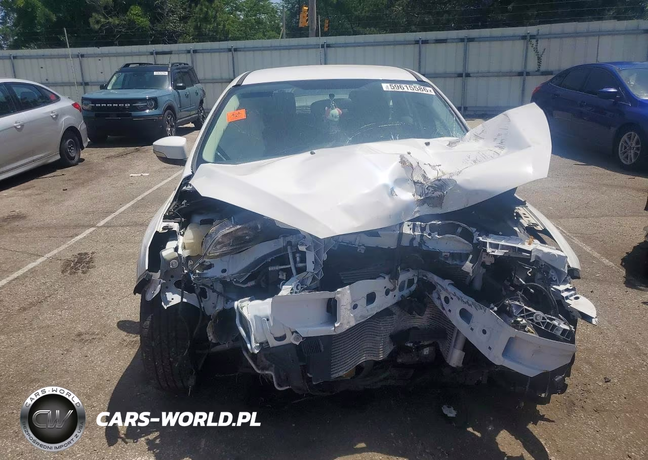 2018 Ford Focus Se VIN:1FADP3K22JL276974 - 5