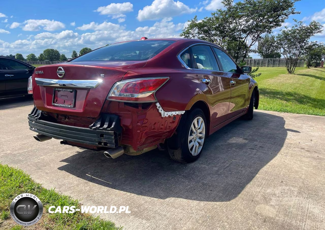 2015 Nissan Altima 2.5 S VIN:1N4AL3AP4FN378736 - 4