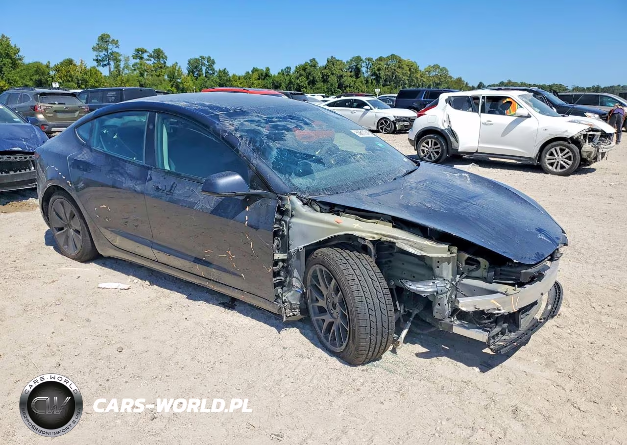 2025 Tesla Model 3 VIN:5YJ3E1EAXSF951882 - 4