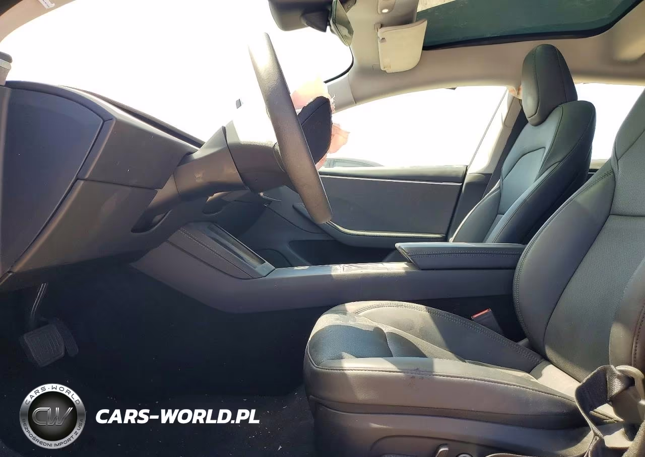 2025 Tesla Model 3 VIN:5YJ3E1EAXSF951882 - 7