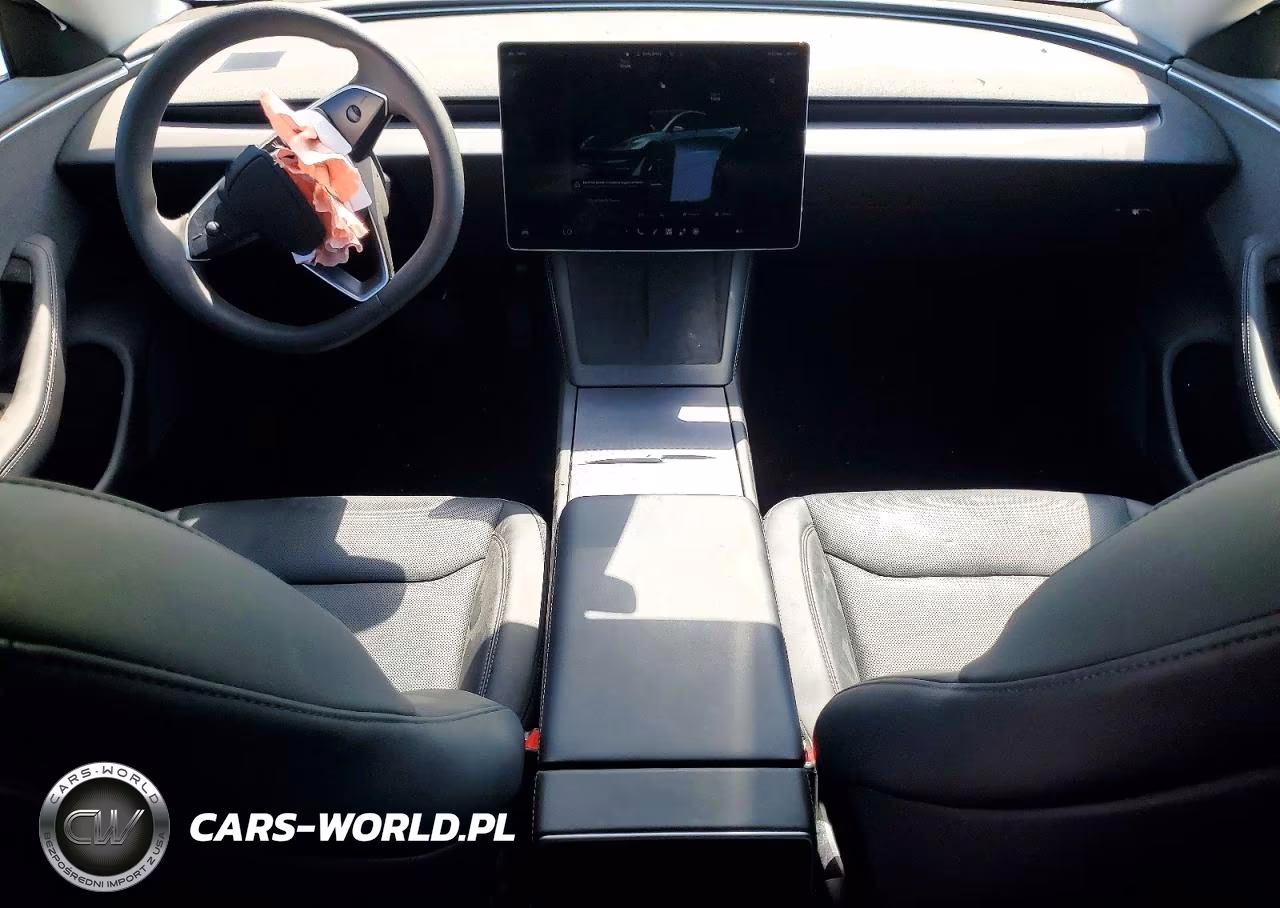 2025 Tesla Model 3 VIN:5YJ3E1EAXSF951882 - 8