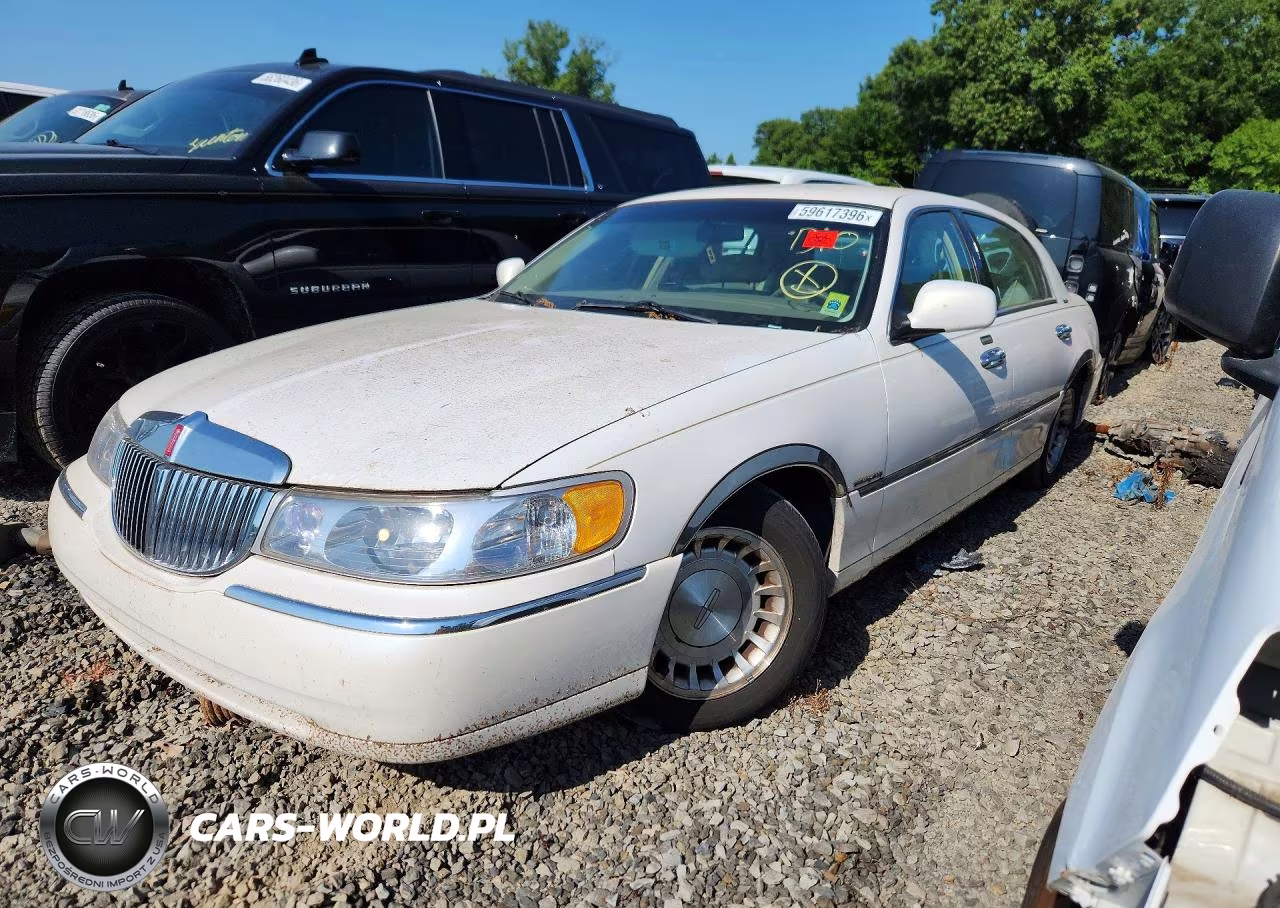 2000 Lincoln Town Car Executive