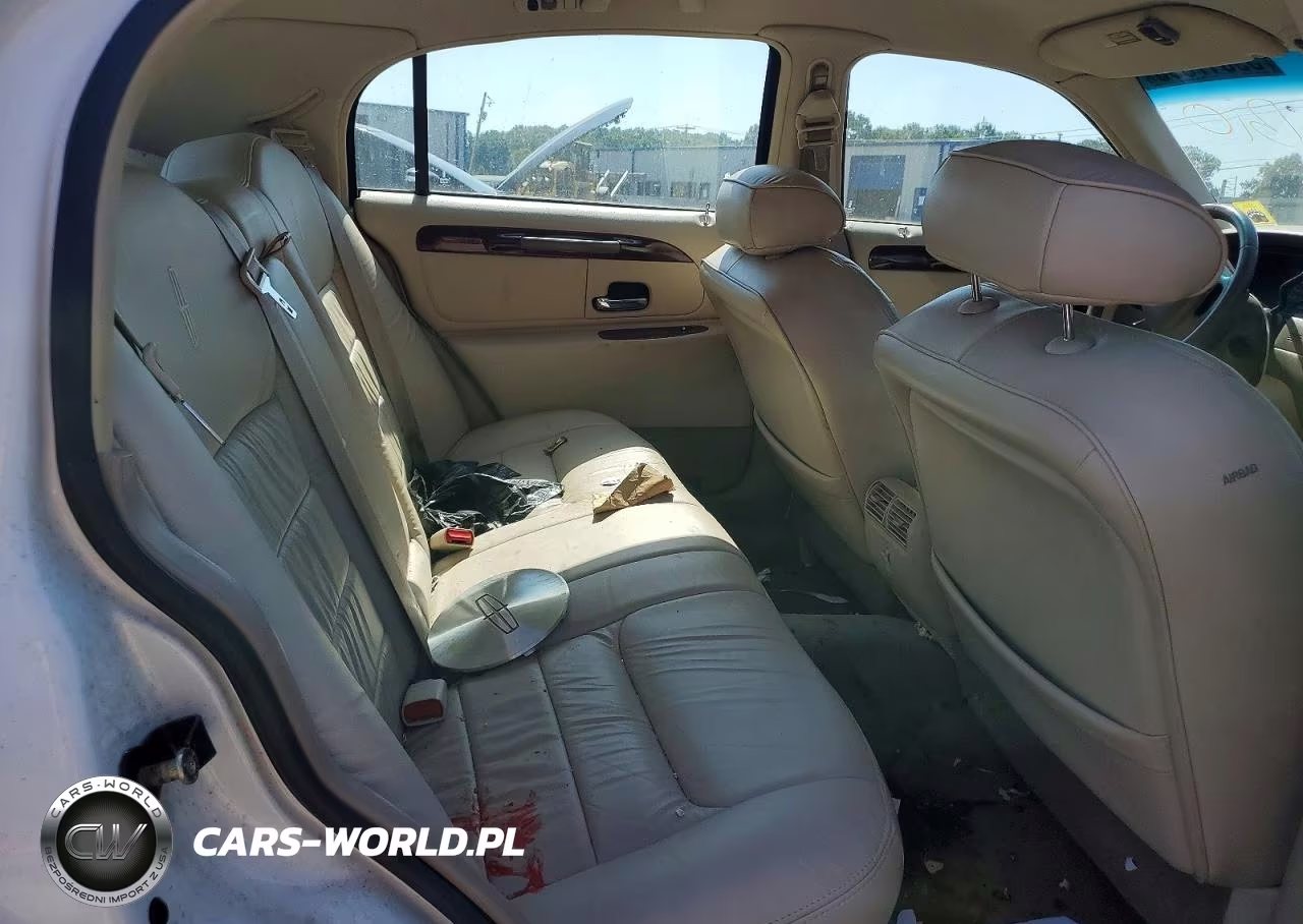 2000 Lincoln Town Car Executive VIN:1LNHM81WXYY938119 - 10