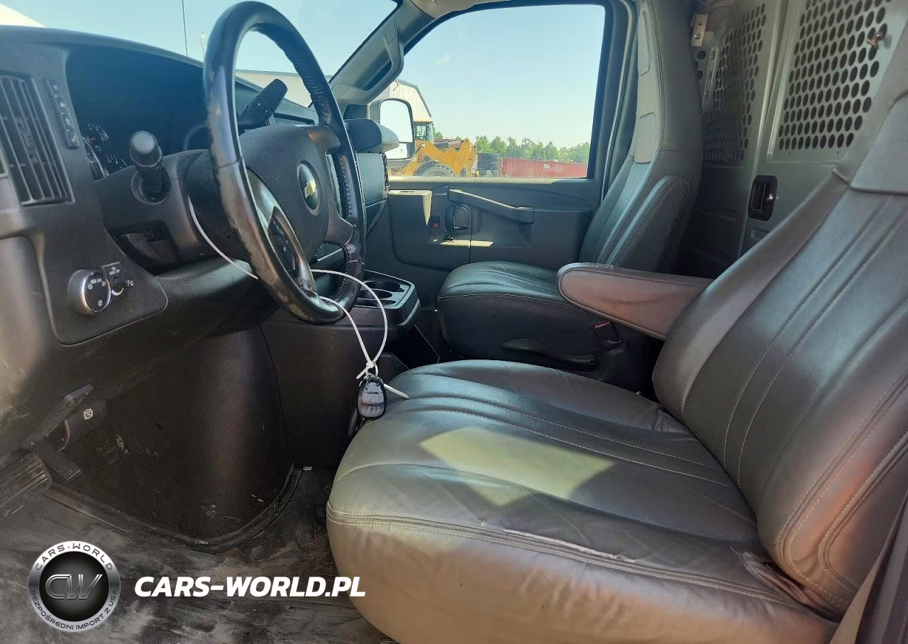 2018 Chevrolet Express G2500 VIN:1GCWGAFG9J1338475 - 7