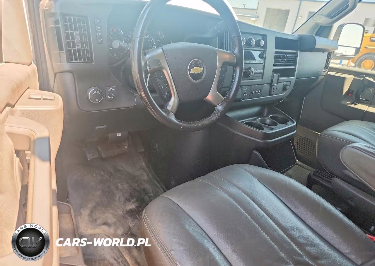 2018 Chevrolet Express G2500 VIN:1GCWGAFG9J1338475 - 8