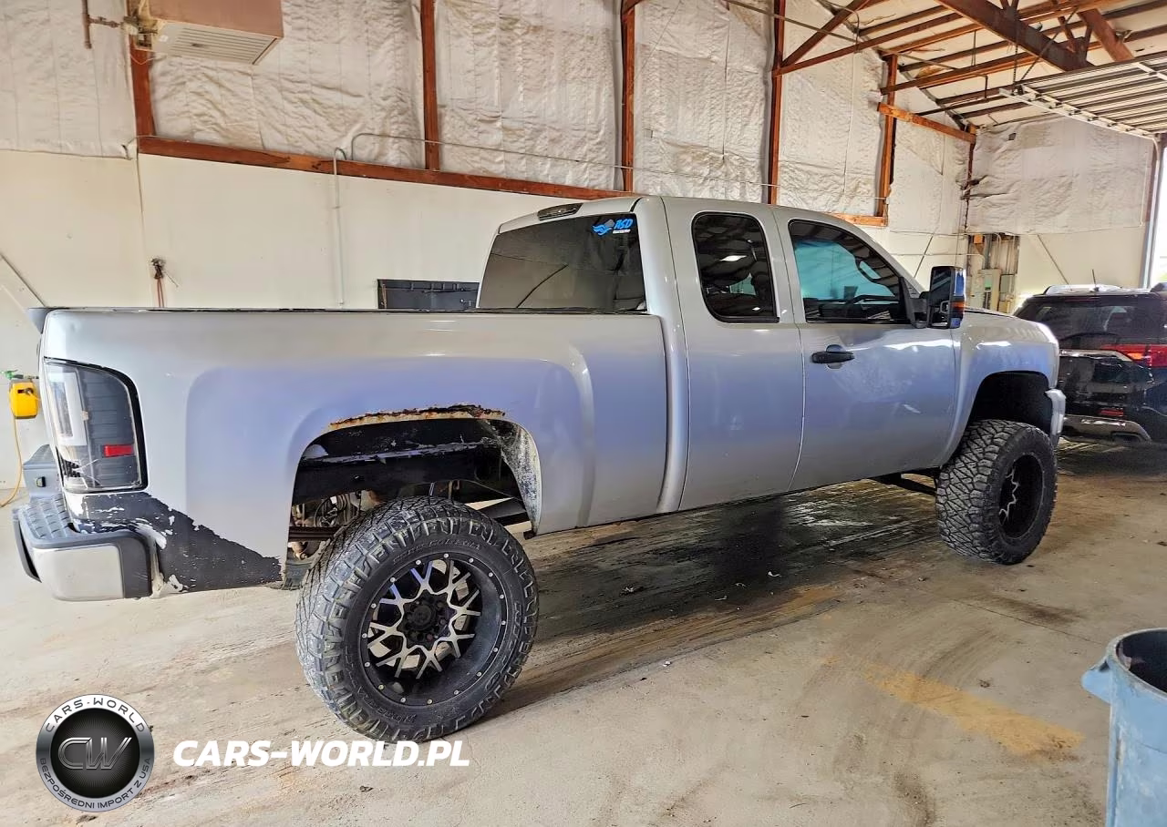 2011 Chevrolet Silverado K1500 VIN:1GCRKPEA4BZ118336 - 3