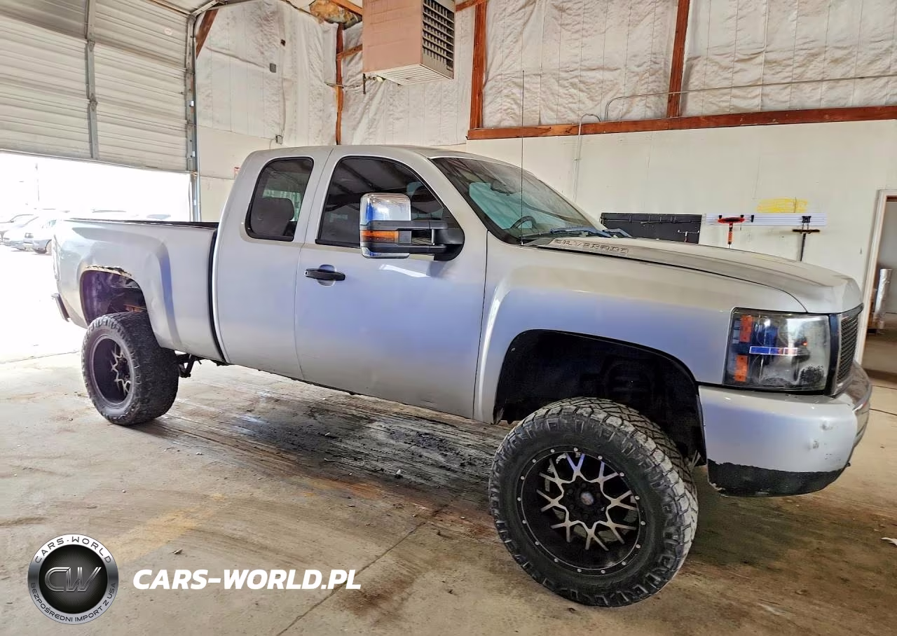 2011 Chevrolet Silverado K1500 VIN:1GCRKPEA4BZ118336 - 4