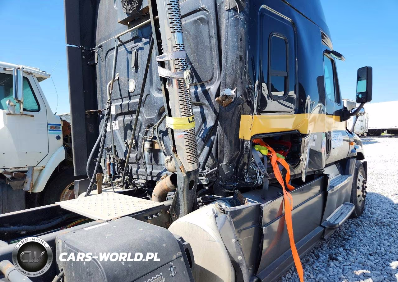 2018 Freightliner Cascadia 125 Semi Truck VIN:3AKJGLDR6JSKB8267 - 14