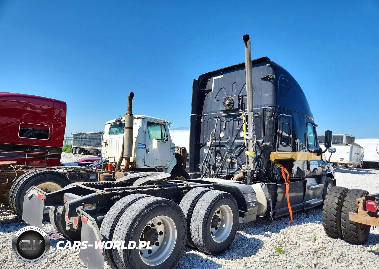 2018 Freightliner Cascadia 125 Semi Truck VIN:3AKJGLDR6JSKB8267 - 3