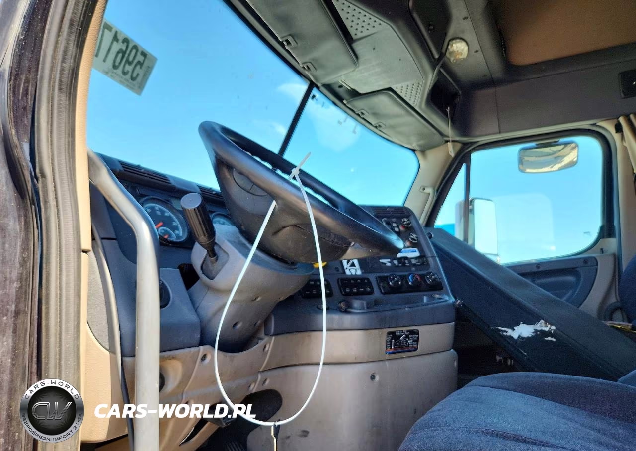 2018 Freightliner Cascadia 125 Semi Truck VIN:3AKJGLDR6JSKB8267 - 7