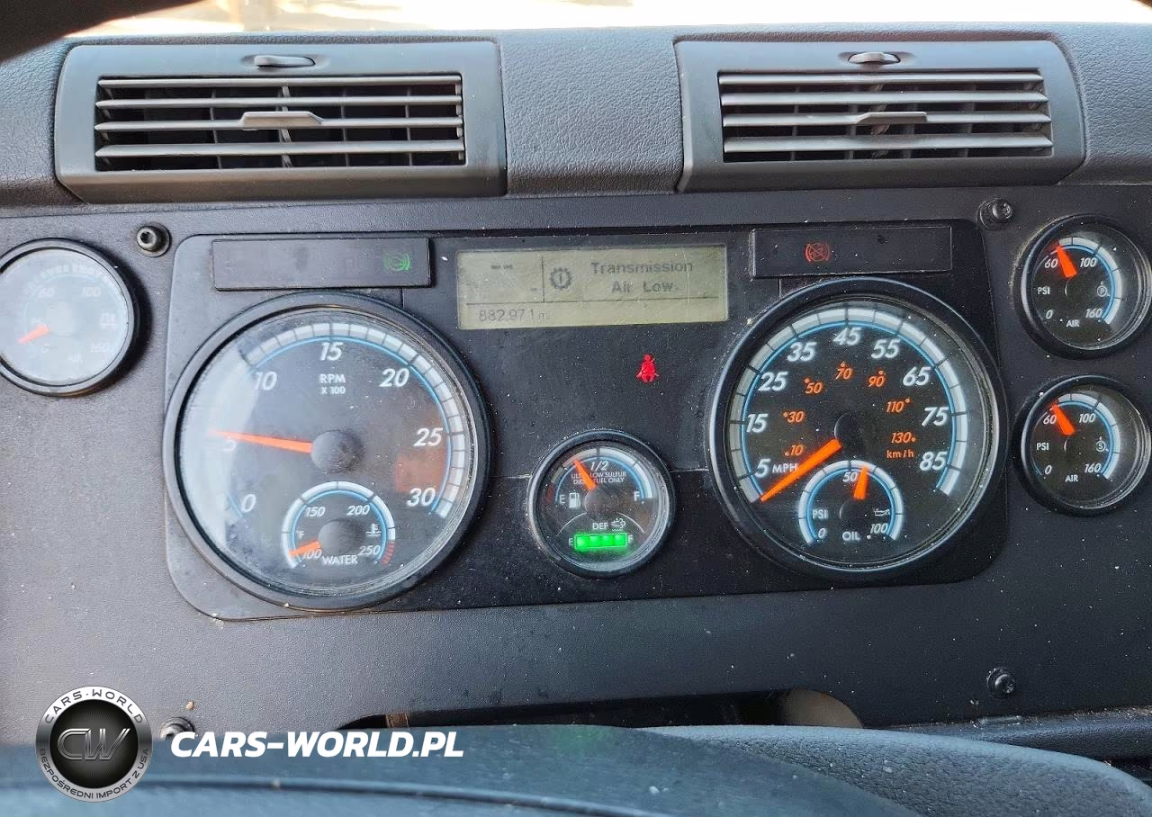 2018 Freightliner Cascadia 125 Semi Truck VIN:3AKJGLDR6JSKB8267 - 9