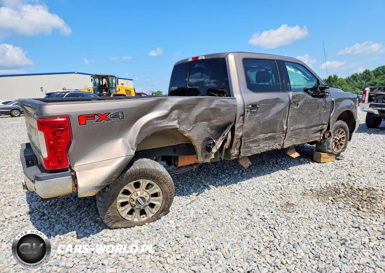 2018 Ford F250 Super Duty VIN:1FT7W2B6XJEB15493 - 3