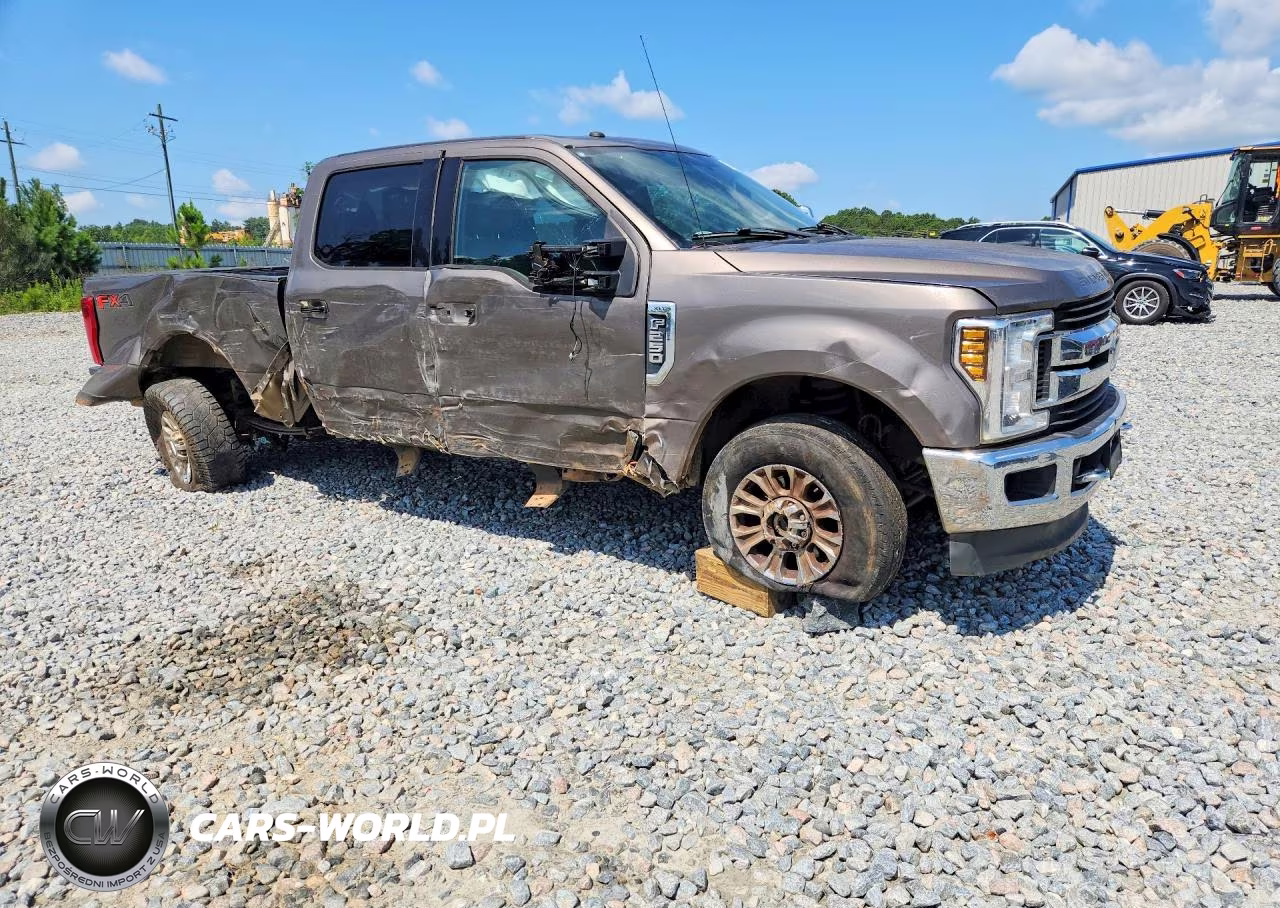 2018 Ford F250 Super Duty VIN:1FT7W2B6XJEB15493 - 4