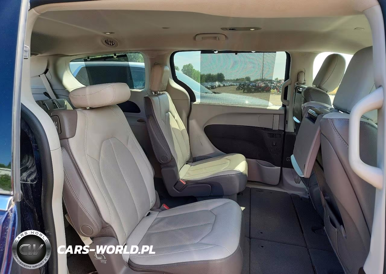2019 Chrysler Pacifica Touring L Plus VIN:2C4RC1EG4KR588875 - 11