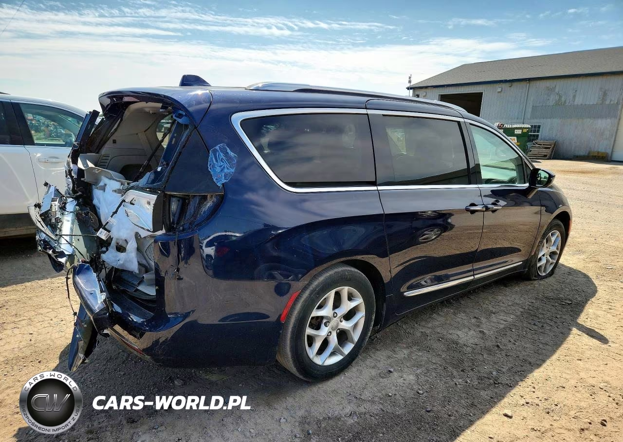 2019 Chrysler Pacifica Touring L Plus VIN:2C4RC1EG4KR588875 - 3