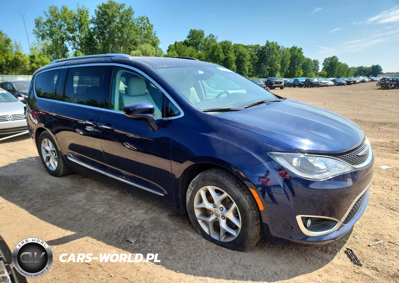 2019 Chrysler Pacifica Touring L Plus VIN:2C4RC1EG4KR588875 - 4
