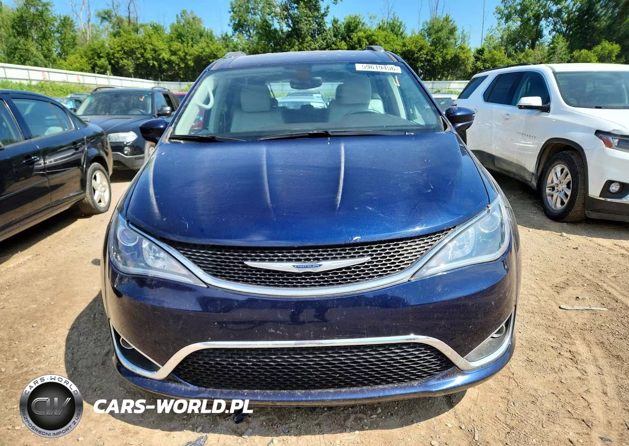 2019 Chrysler Pacifica Touring L Plus VIN:2C4RC1EG4KR588875 - 5
