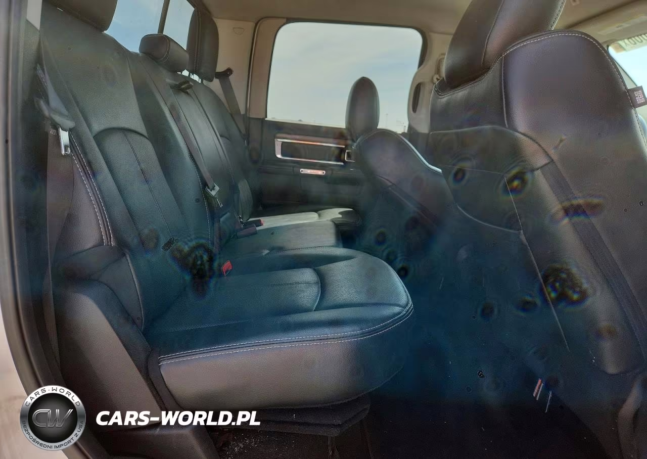 2018 Ram 1500 Laramie VIN:1C6RR7NM4JS338659 - 10