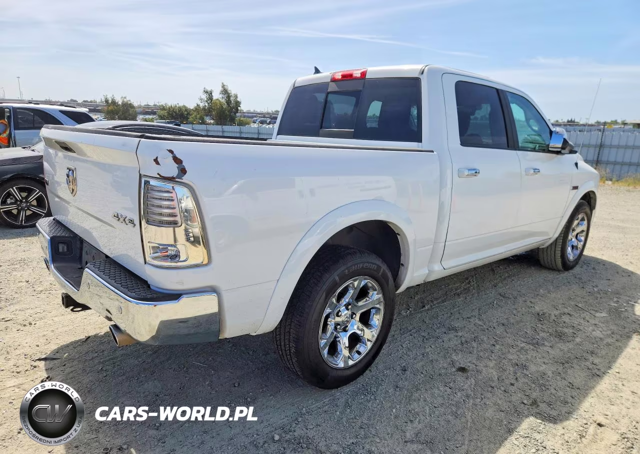 2018 Ram 1500 Laramie VIN:1C6RR7NM4JS338659 - 3