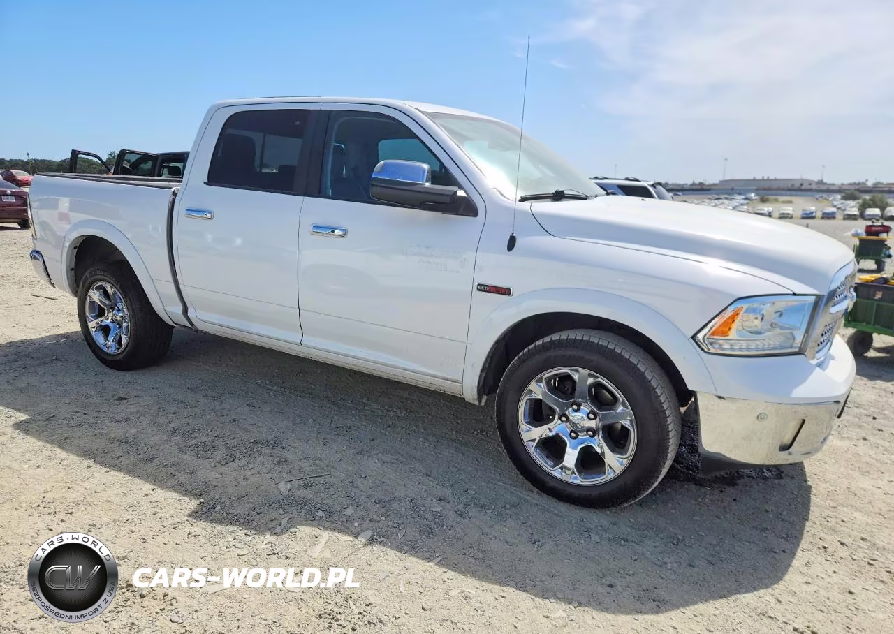 2018 Ram 1500 Laramie VIN:1C6RR7NM4JS338659 - 4