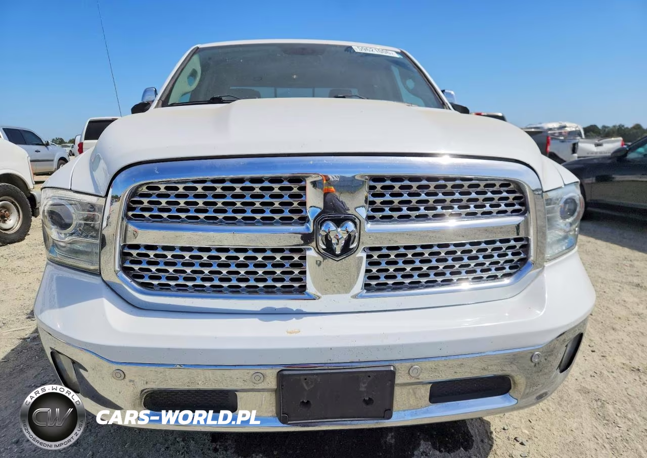 2018 Ram 1500 Laramie VIN:1C6RR7NM4JS338659 - 5