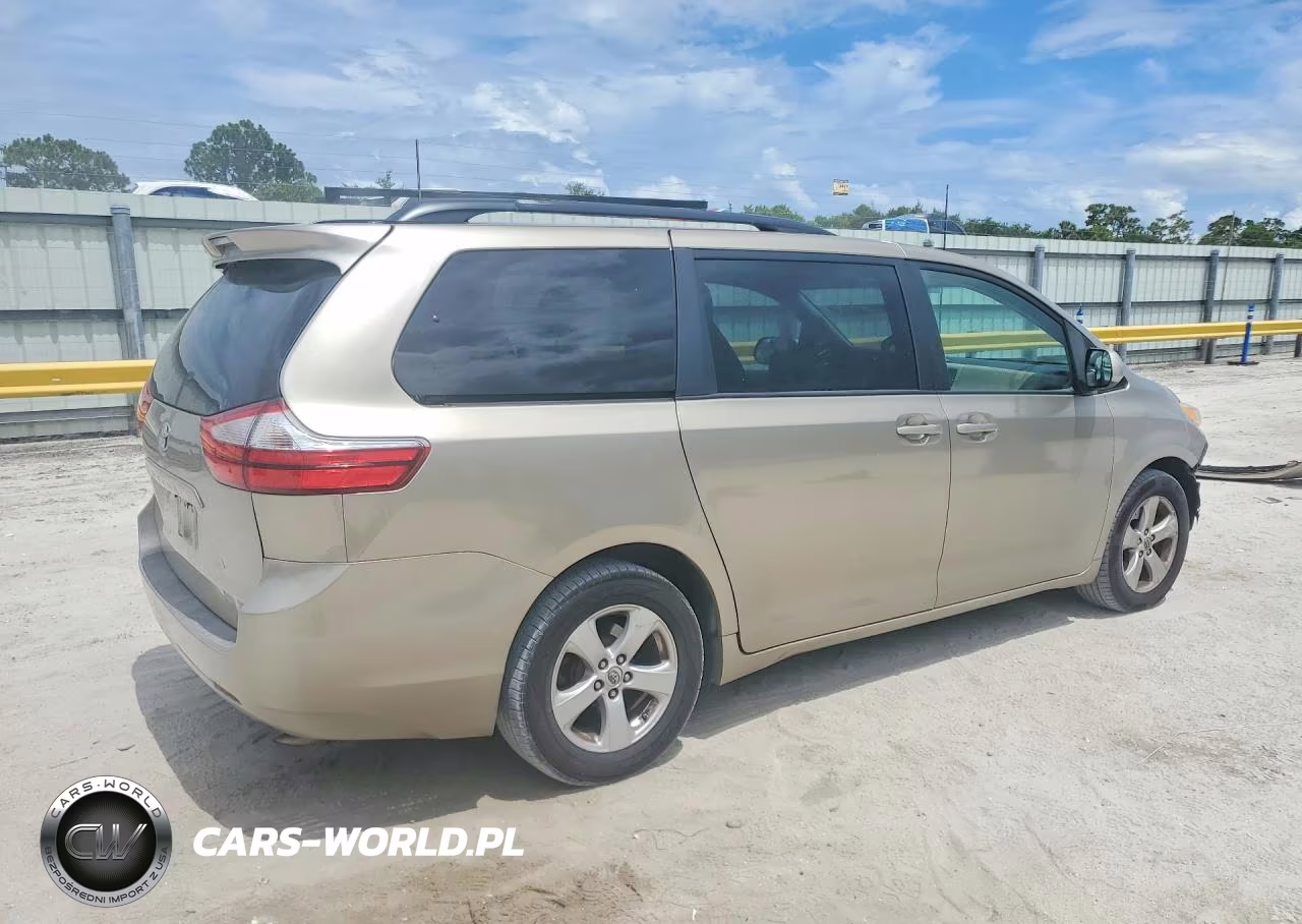 2015 Toyota Sienna Le VIN:5TDKK3DC2FS624624 - 3