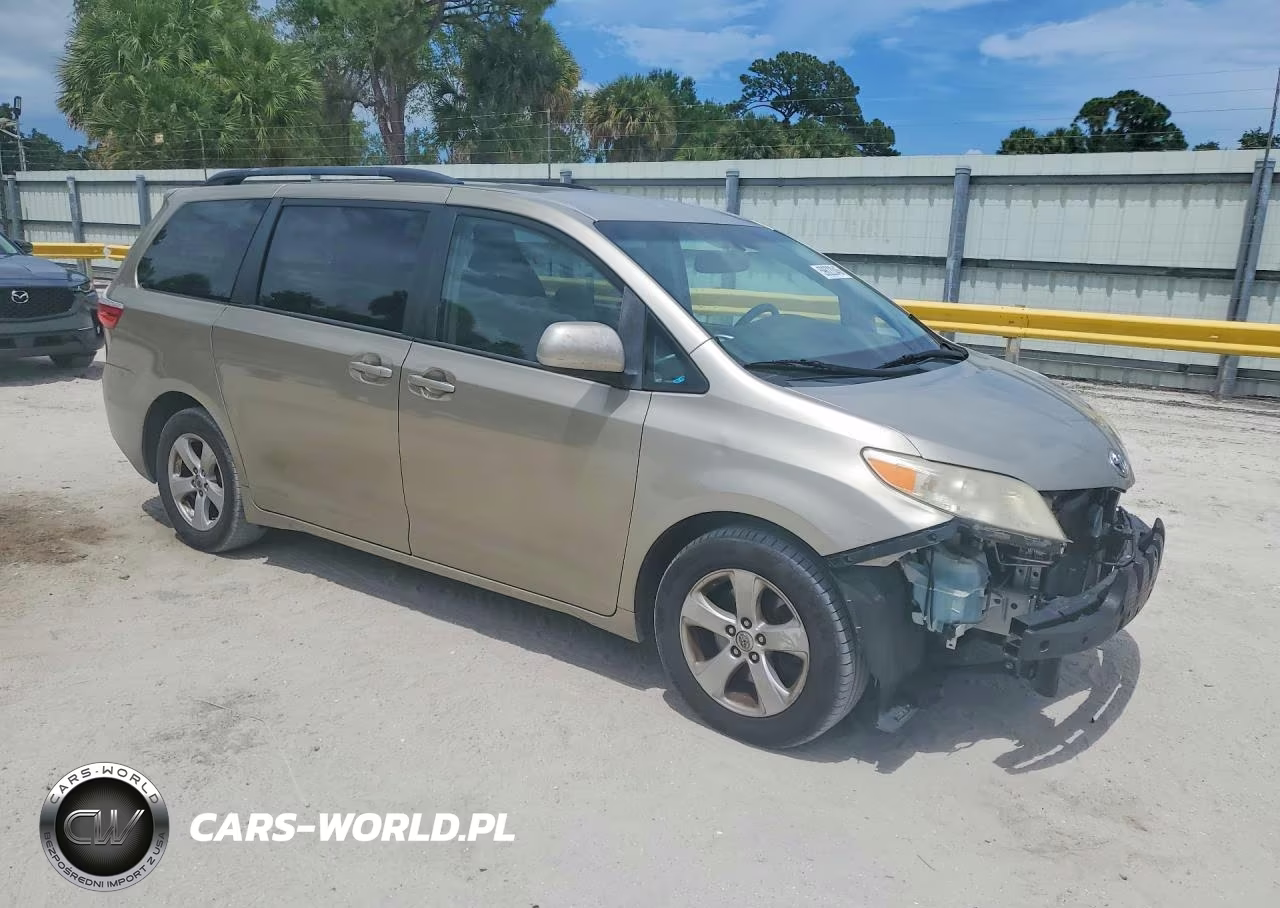 2015 Toyota Sienna Le VIN:5TDKK3DC2FS624624 - 4