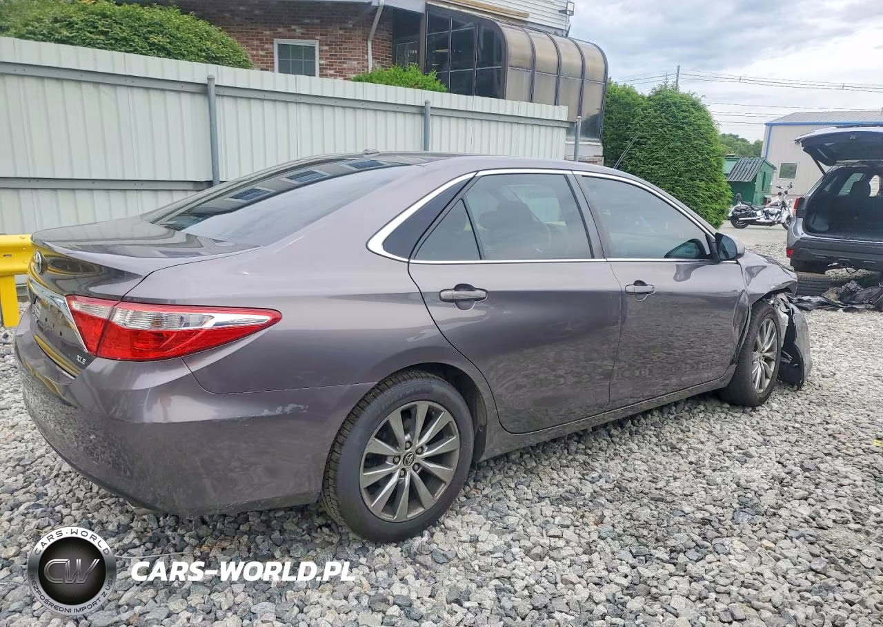 2015 Toyota Camry Xle VIN:4T1BF1FK7FU969233 - 3