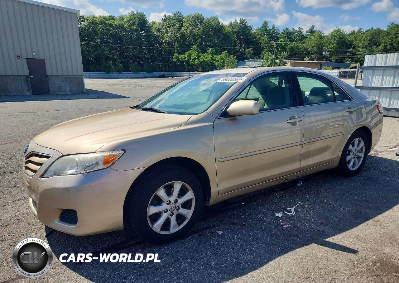 2011 Toyota Camry Le – zdjęcie 1 z 12