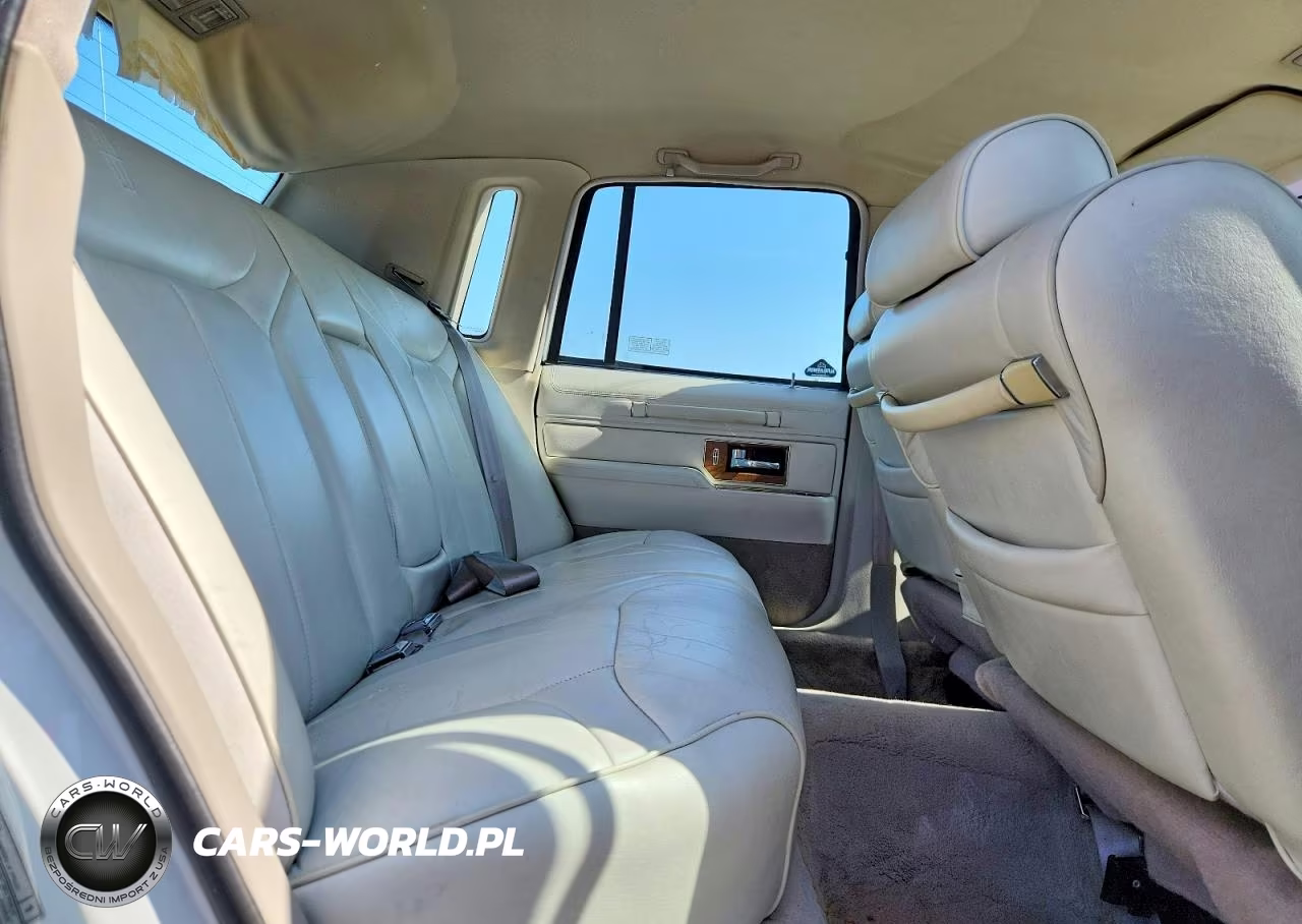 1991 Lincoln Town Car Signature VIN:1LNCM82W0MY728020 - 10