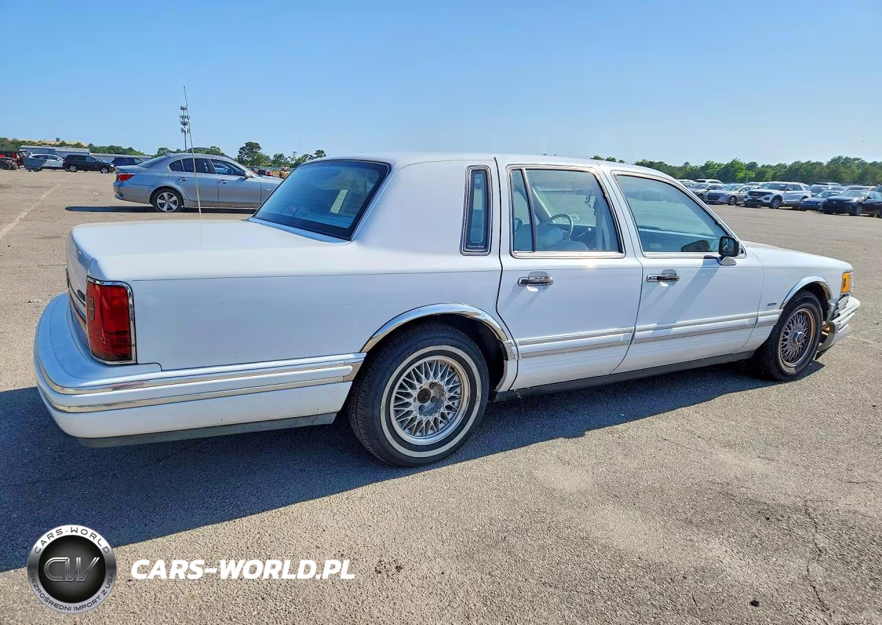 1991 Lincoln Town Car Signature VIN:1LNCM82W0MY728020 - 3