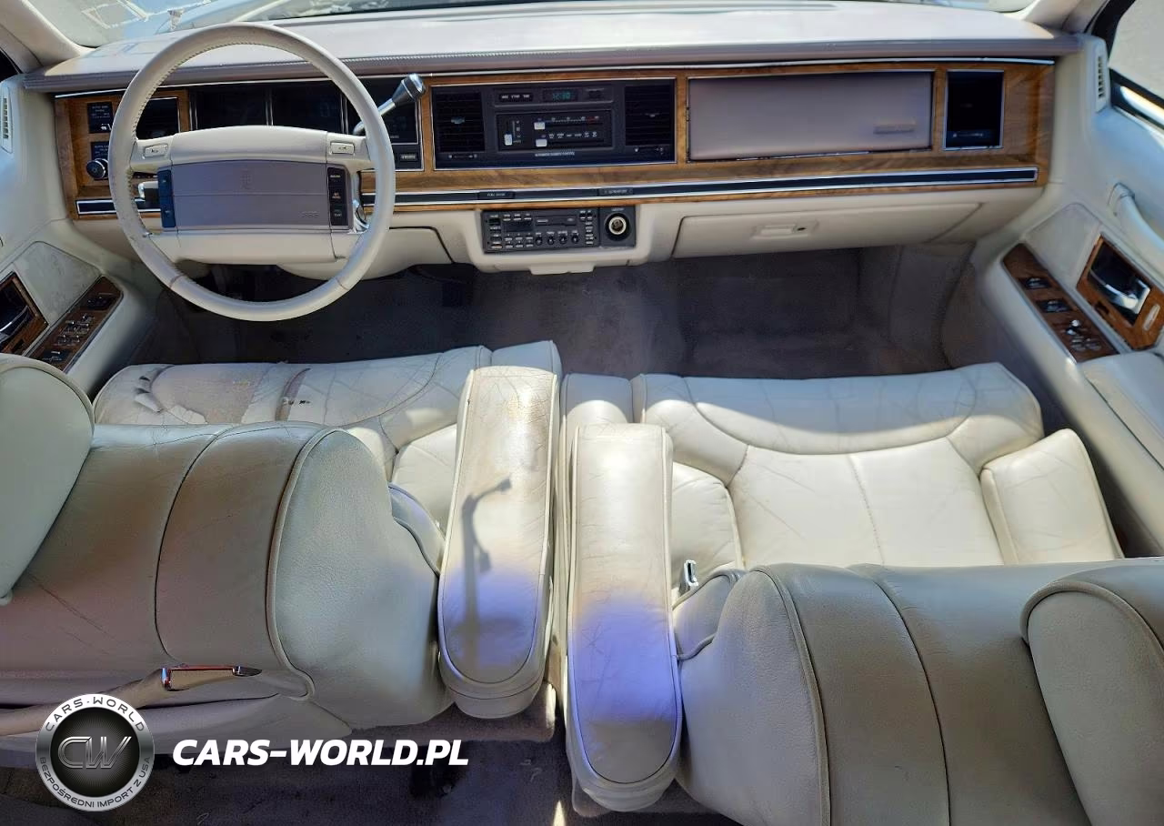 1991 Lincoln Town Car Signature VIN:1LNCM82W0MY728020 - 8