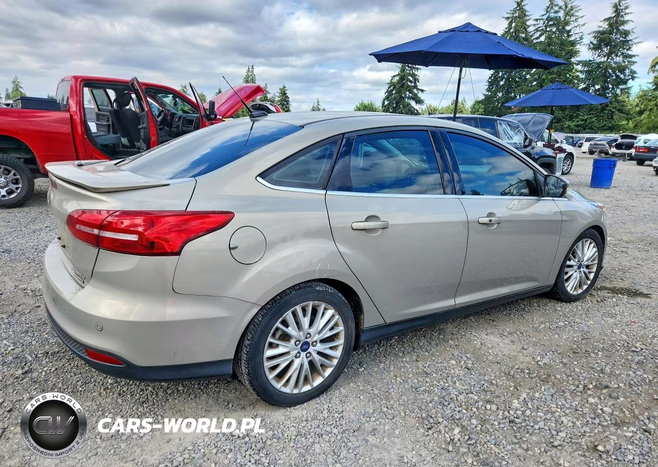2015 Ford Focus Titanium VIN:1FADP3J29FL363523 - 3