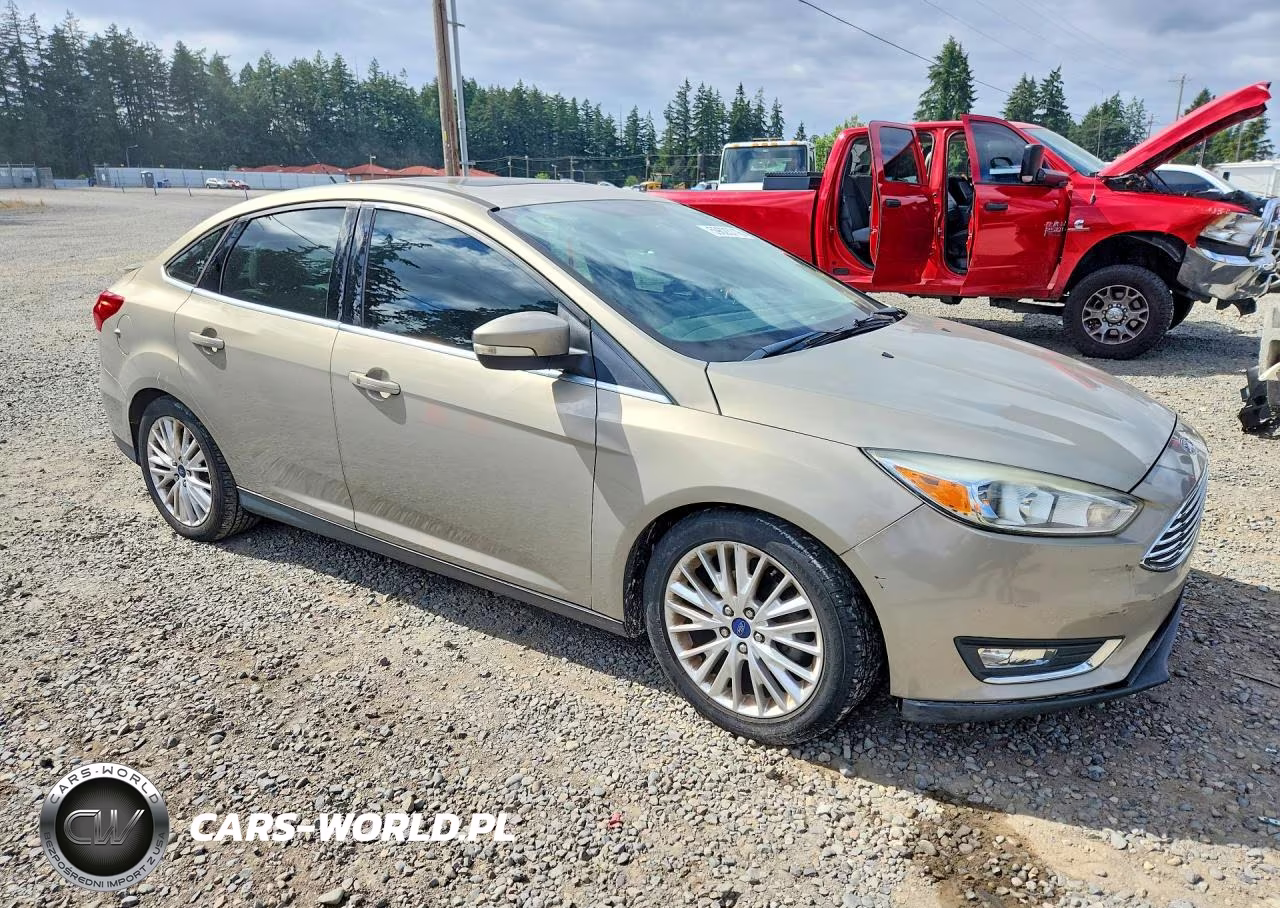 2015 Ford Focus Titanium VIN:1FADP3J29FL363523 - 4