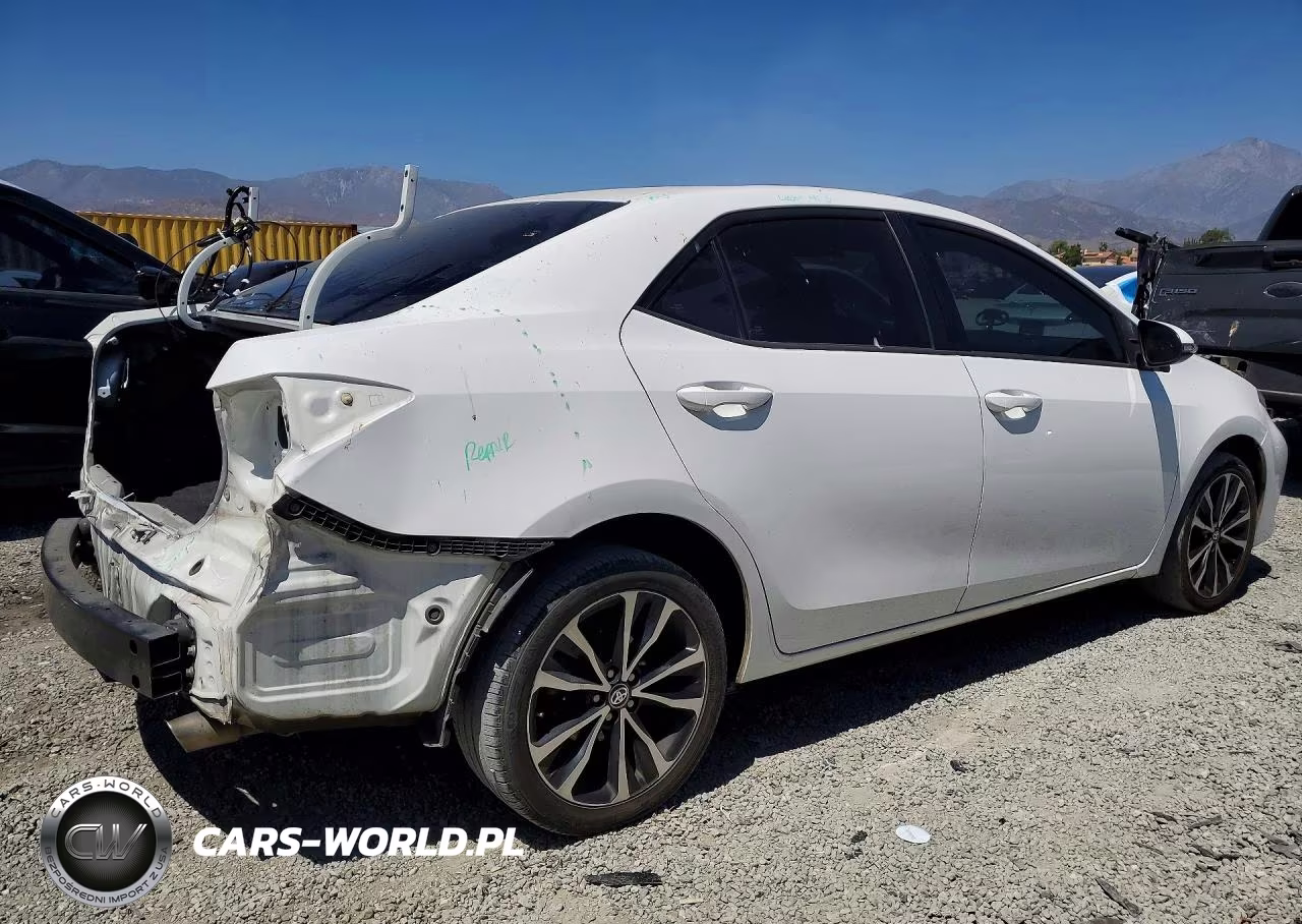 2018 Toyota Corolla Se VIN:5YFBURHE8JP776286 - 3