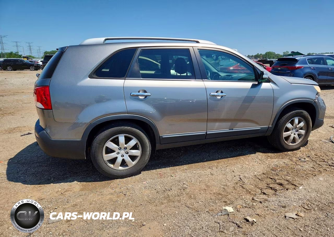 2012 Kia Sorento Lx VIN:5XYKT3A68CG196093 - 3