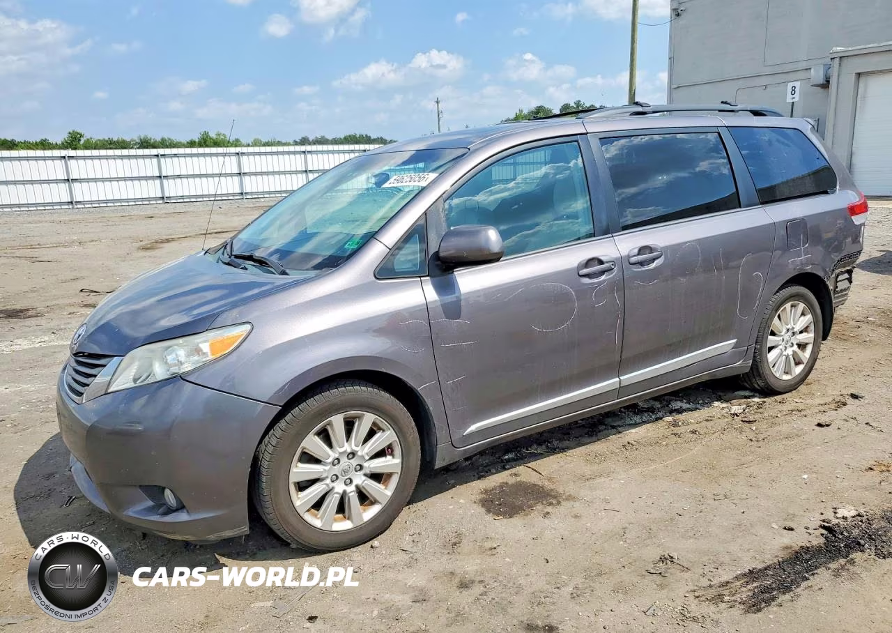2013 Toyota Sienna Xle 7-Passenger – zdjęcie 1 z 13