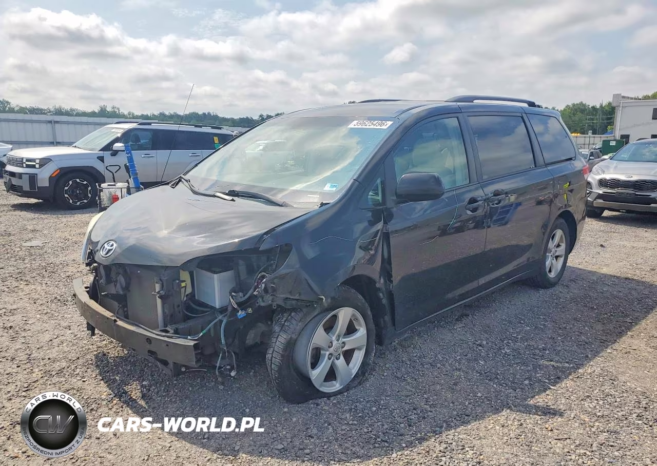 2014 Toyota Sienna Le – zdjęcie 1 z 13