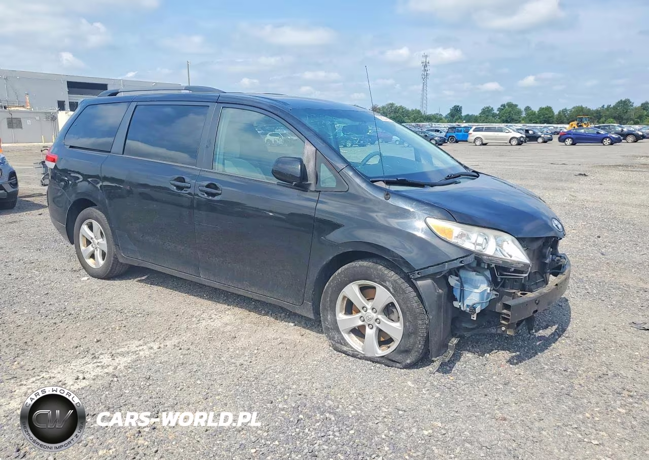 2014 Toyota Sienna Le VIN:5TDKK3DC4ES472764 - 4